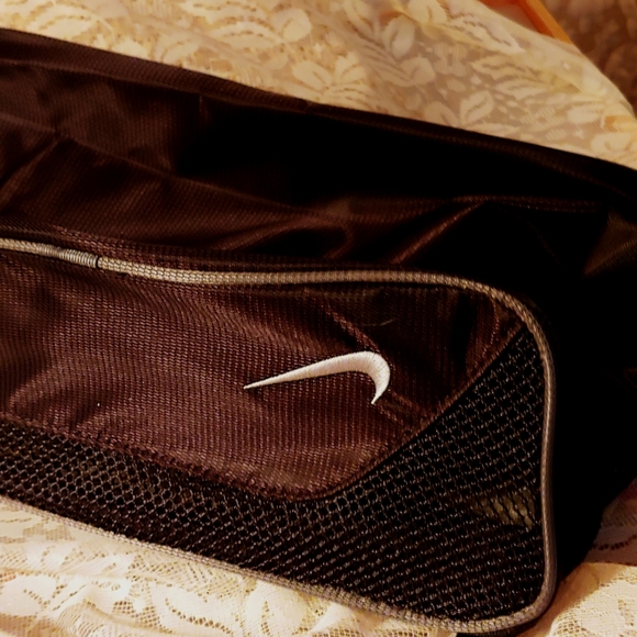 NIKE GOLF BAG ACCESSORIES AND BALLS NWOT - Picture 2 of 5